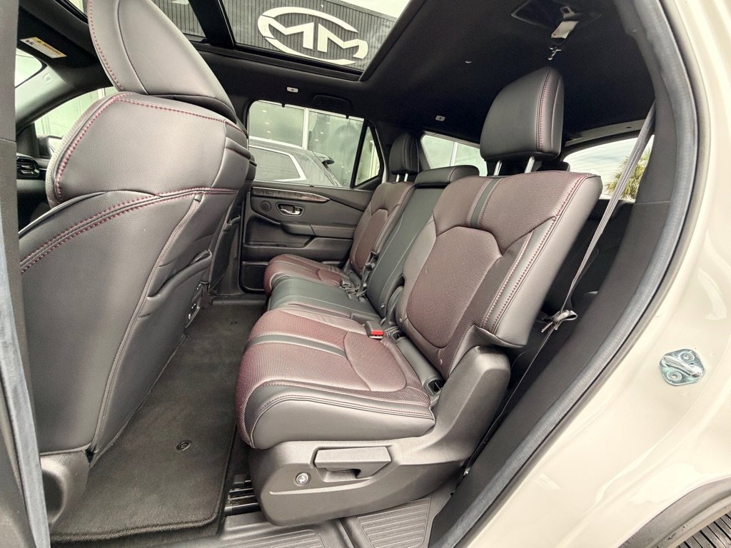 Used 2025 Honda Pilot Black Edition image 24