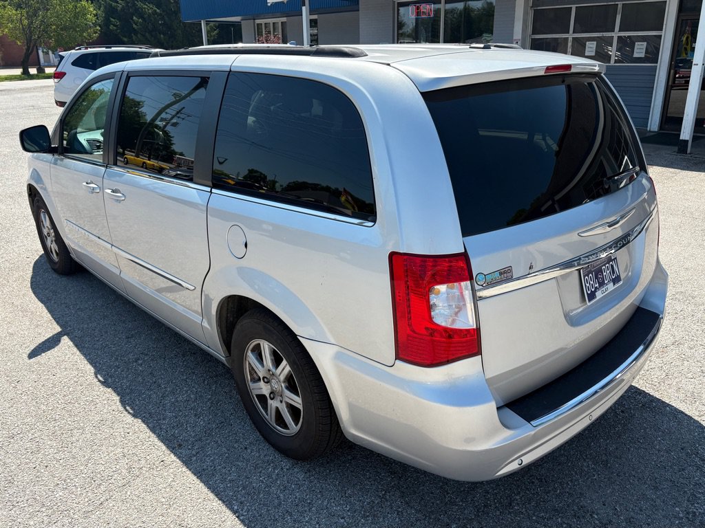 Used 2011 Chrysler Town & Country Touring FWD image 6
