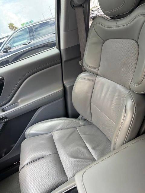 Certified 2020 Lincoln Aviator Reserve w/ Equipment Group 202A AWD/4WD image 5