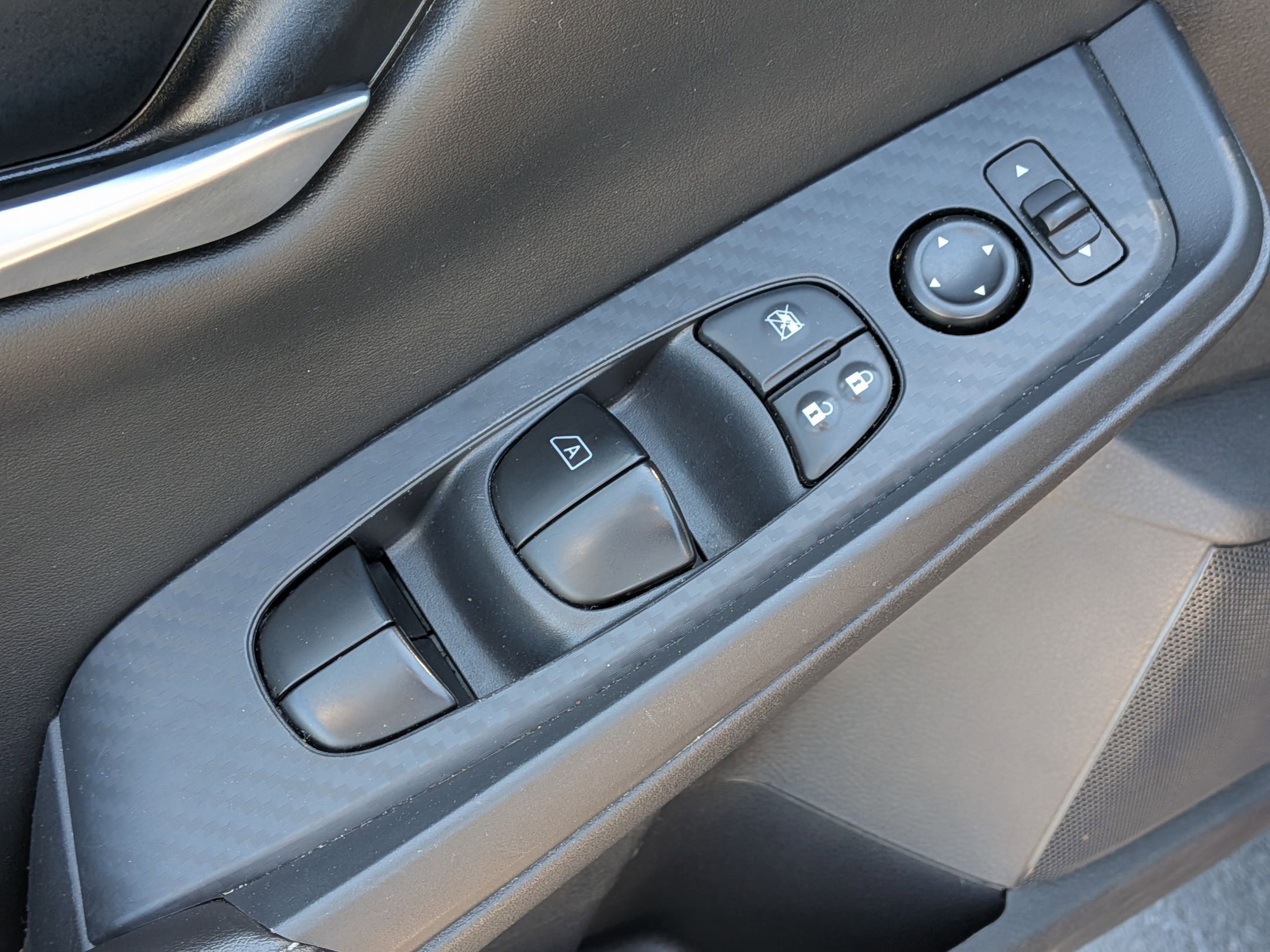 Used 2025 Nissan Sentra SV FWD image 14