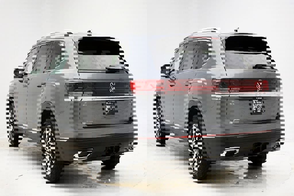 Used 2025 Volkswagen Atlas SEL image 6