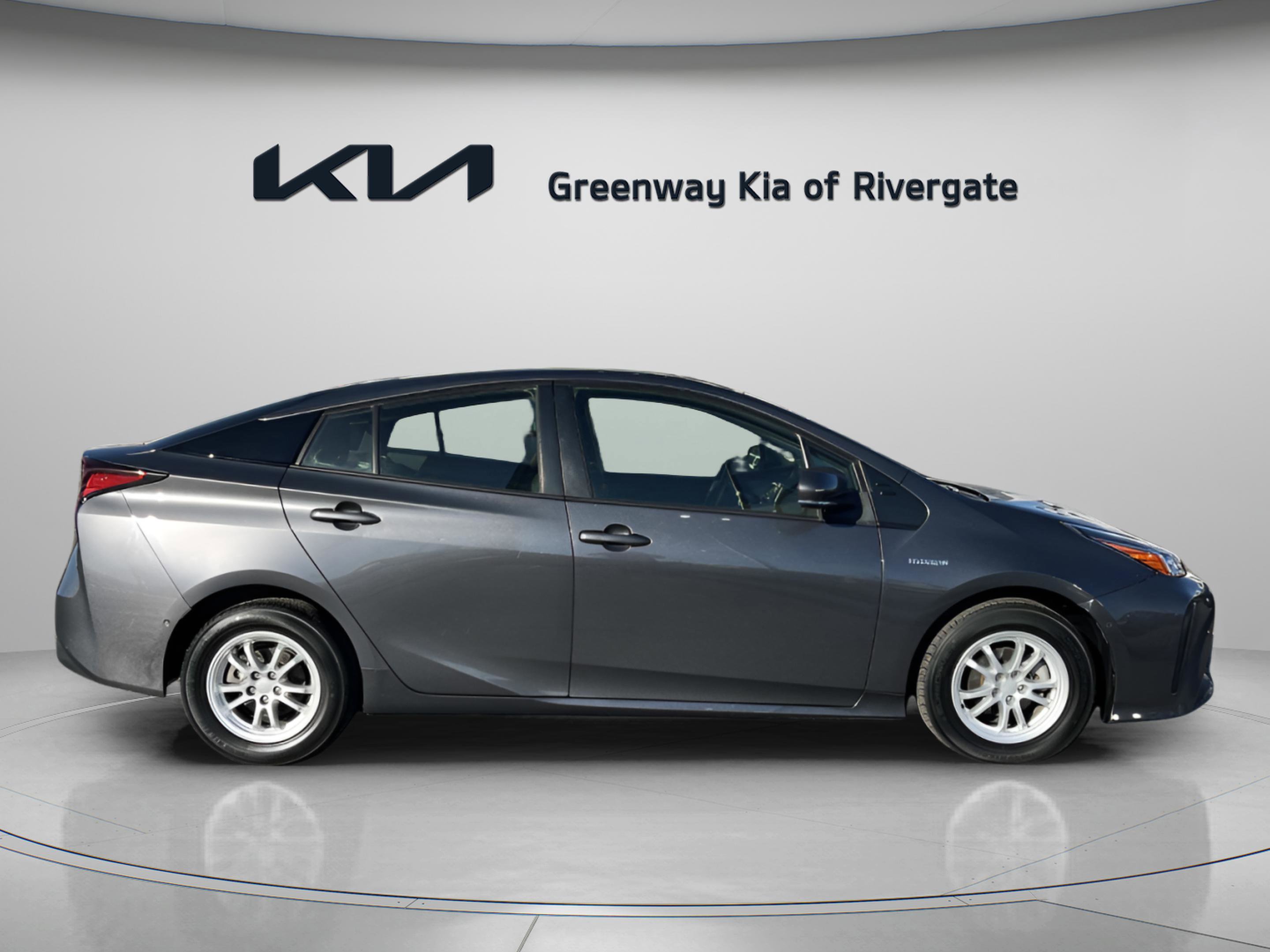 Used 2022 Toyota Prius L Eco image 8