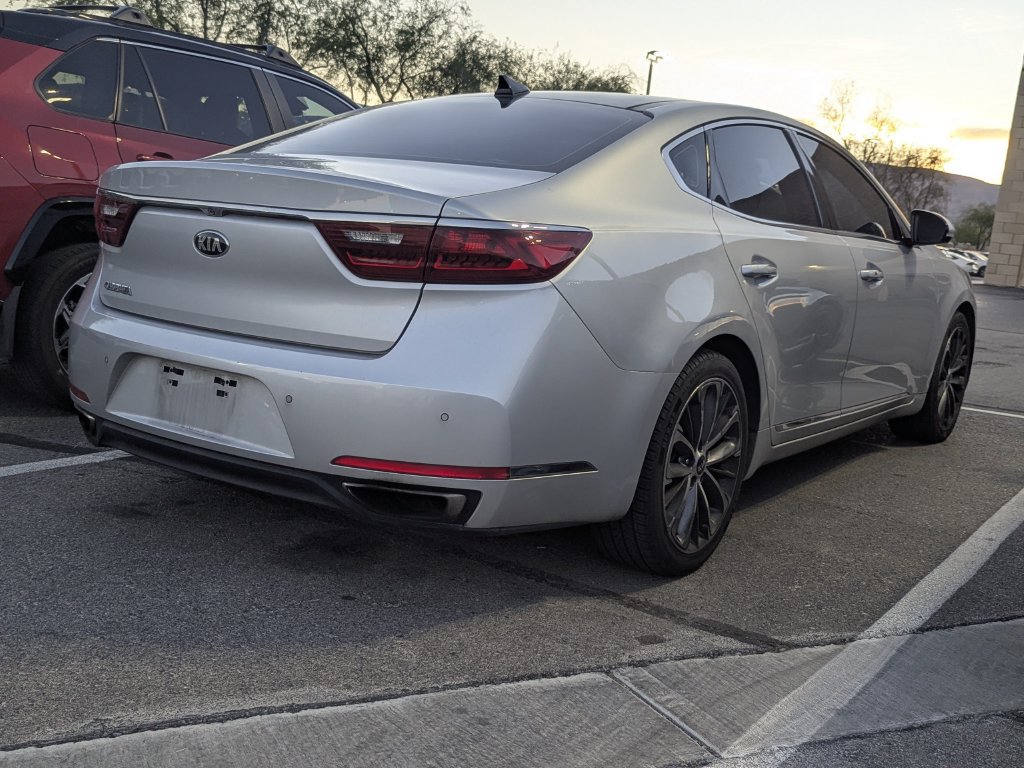 Used 2017 Kia Cadenza Technology FWD image 4