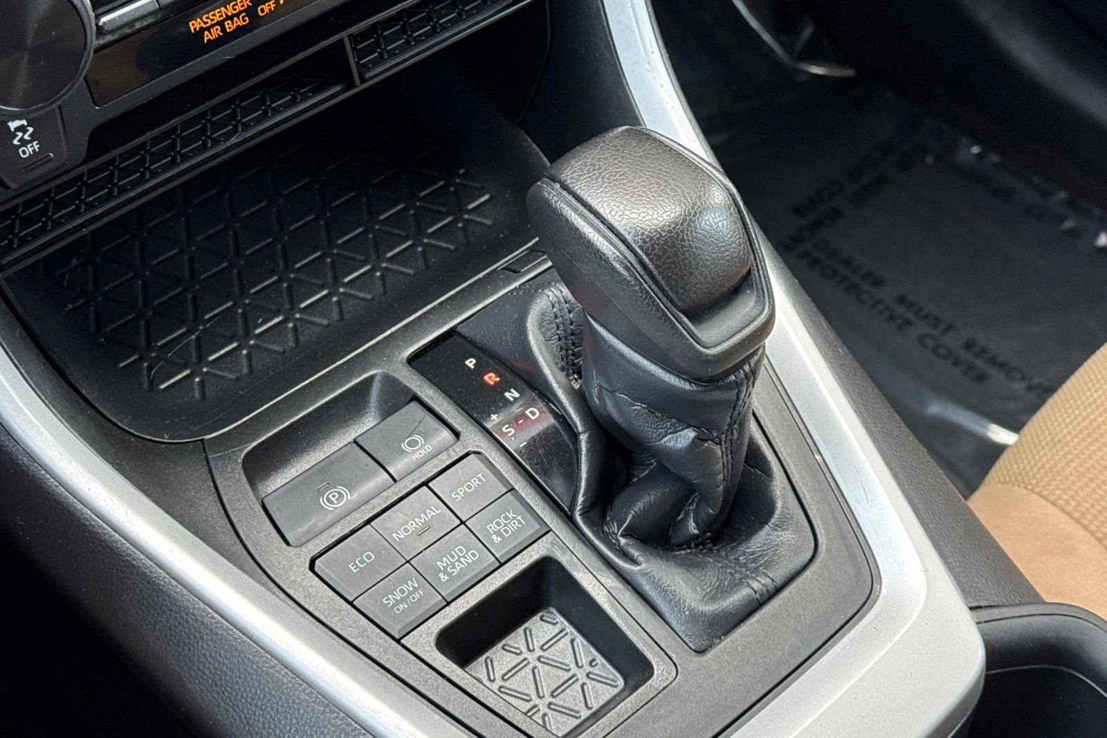 Used 2022 Toyota RAV4 LE image 21