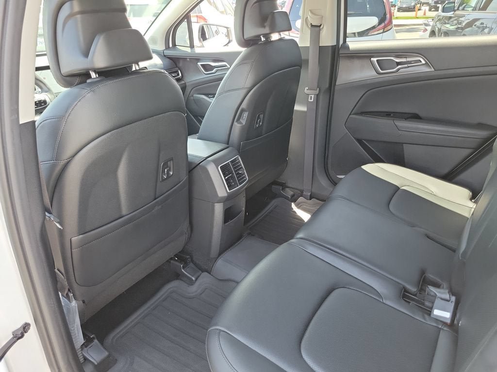 Used 2024 Kia Sportage EX FWD image 11