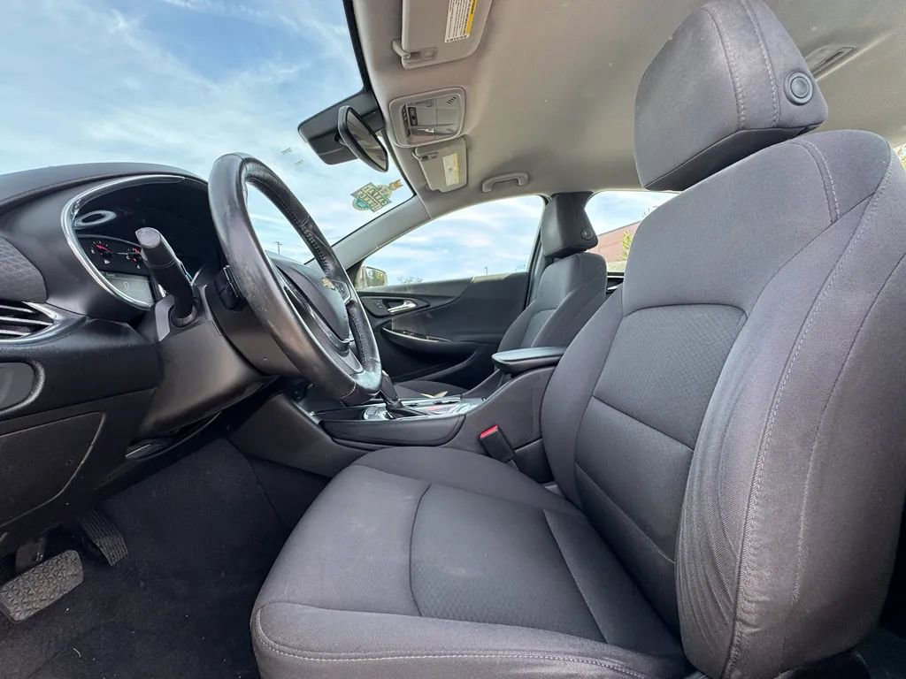 Used 2017 Chevrolet Malibu LT w/ Driver Confidence Package image 8