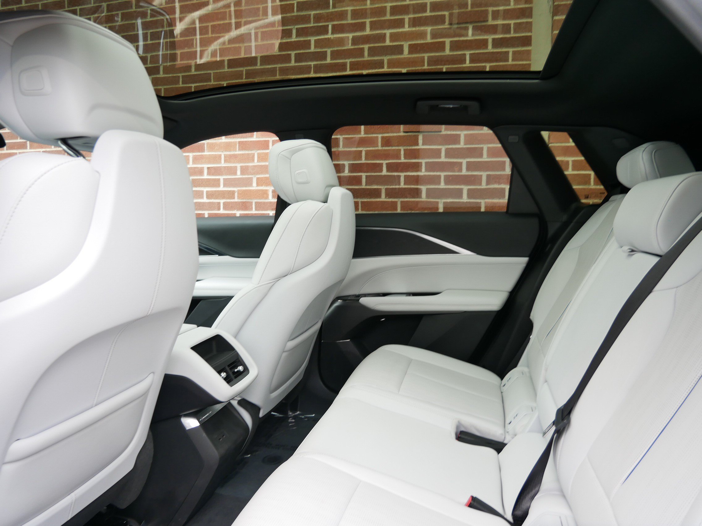 Certified 2024 Cadillac Lyriq Sport w/ LPO, Floor Liner Package AWD/4WD image 10