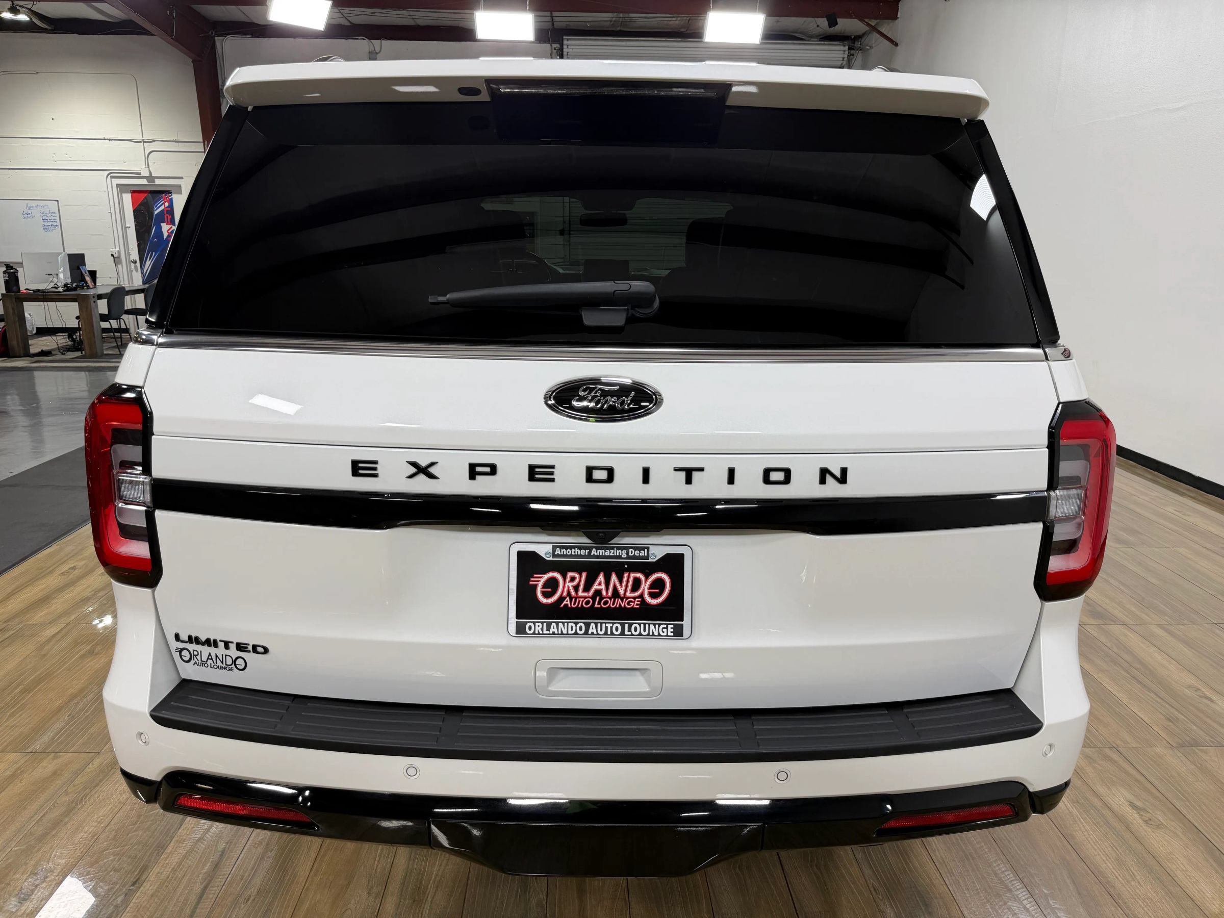 Used 2023 Ford Expedition Limited RWD image 6