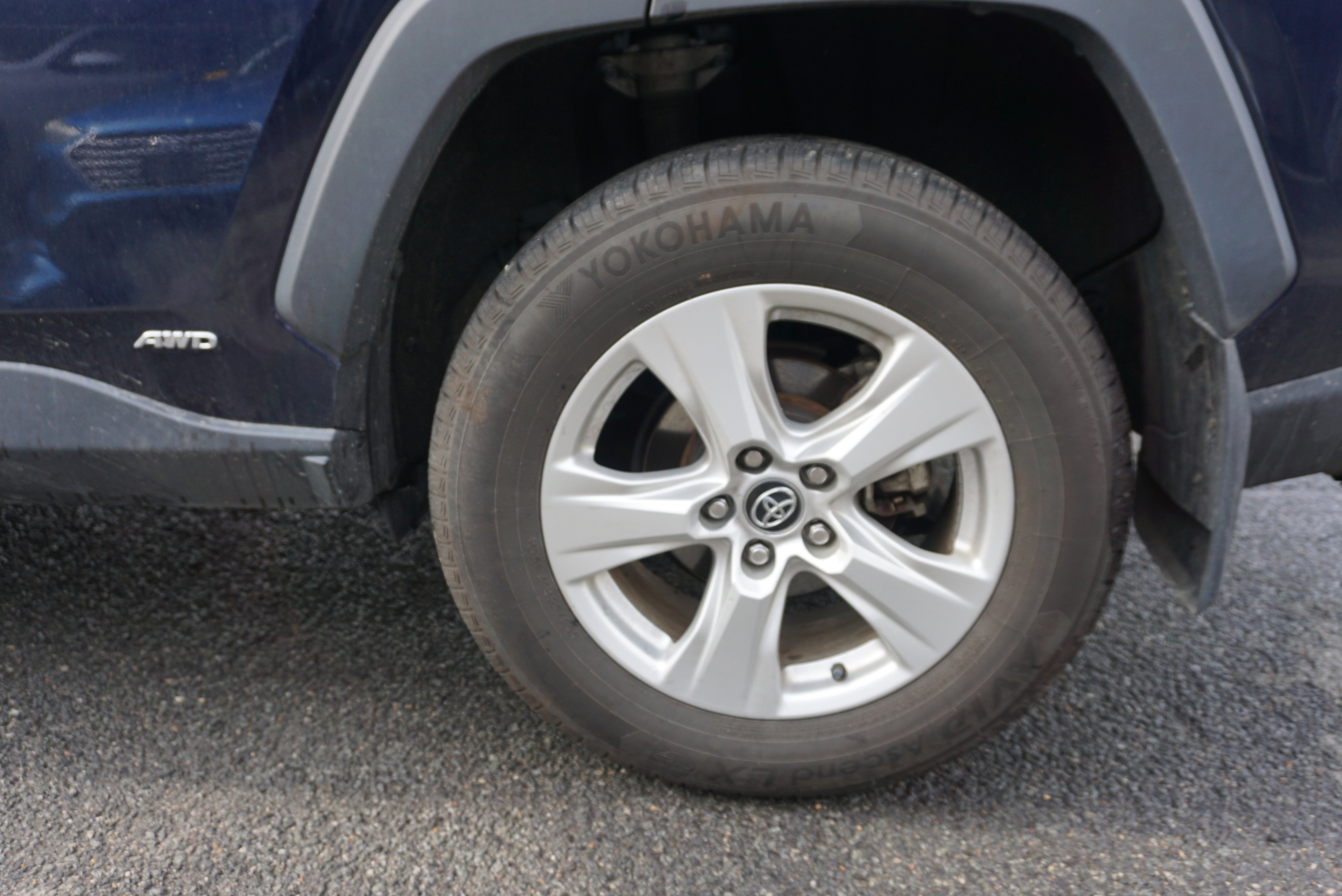 Used 2021 Toyota RAV4 XLE w/ XLE Grade Weather Package image 6