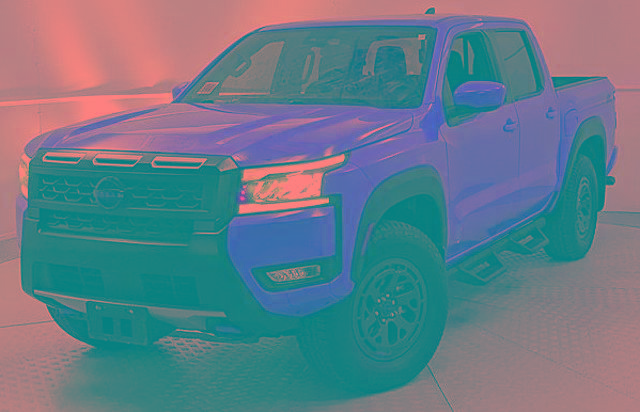 Used 2025 Nissan Frontier PRO-4X AWD/4WD image 6