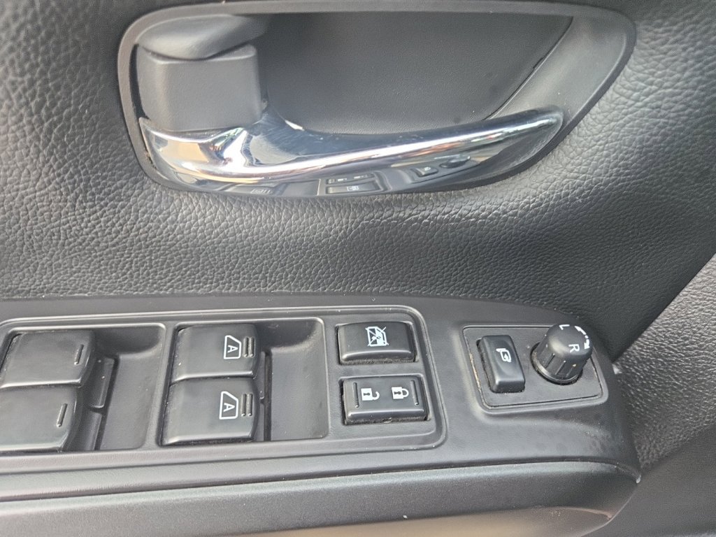 Used 2022 Nissan Titan PRO-4X w/ Pro-4x Convenience Package AWD/4WD image 23
