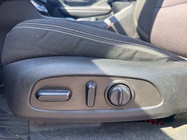 Used 2022 GMC Terrain SLE w/ Driver Convenience Package FWD image 8