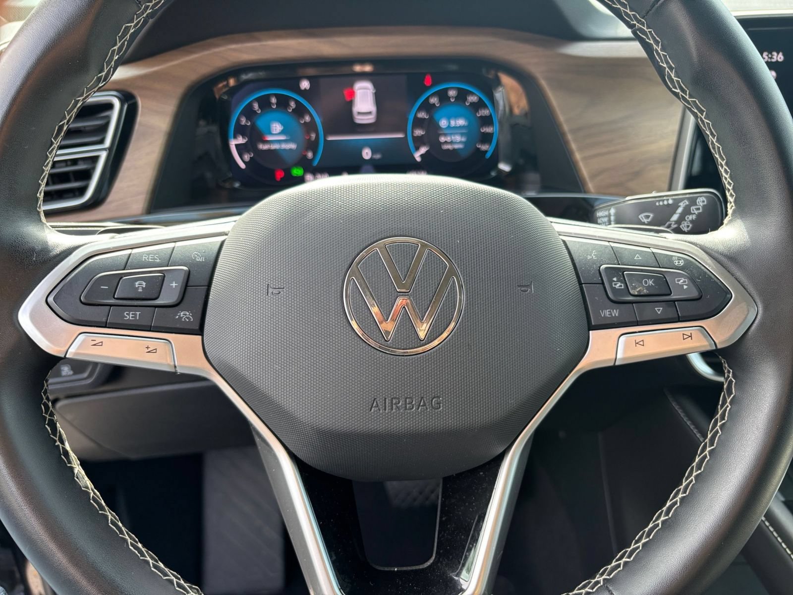 Used 2025 Volkswagen Atlas SE AWD/4WD image 29
