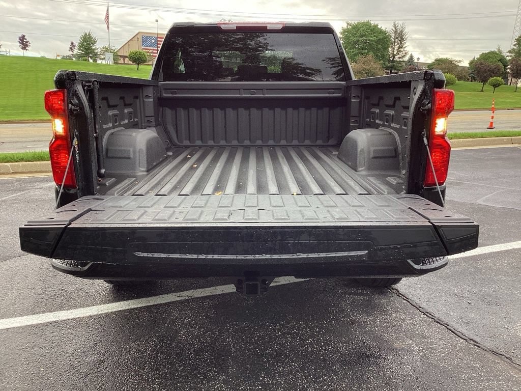 Used 2025 Chevrolet Silverado 1500 Custom AWD/4WD image 9