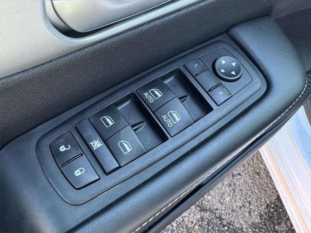 Used 2024 Chrysler Pacifica Limited image 15