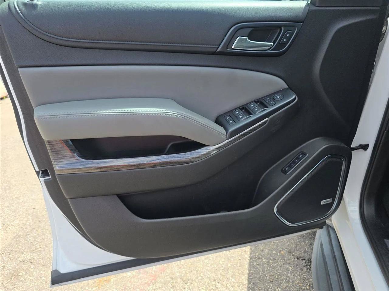 Used 2015 Chevrolet Suburban LT RWD image 15