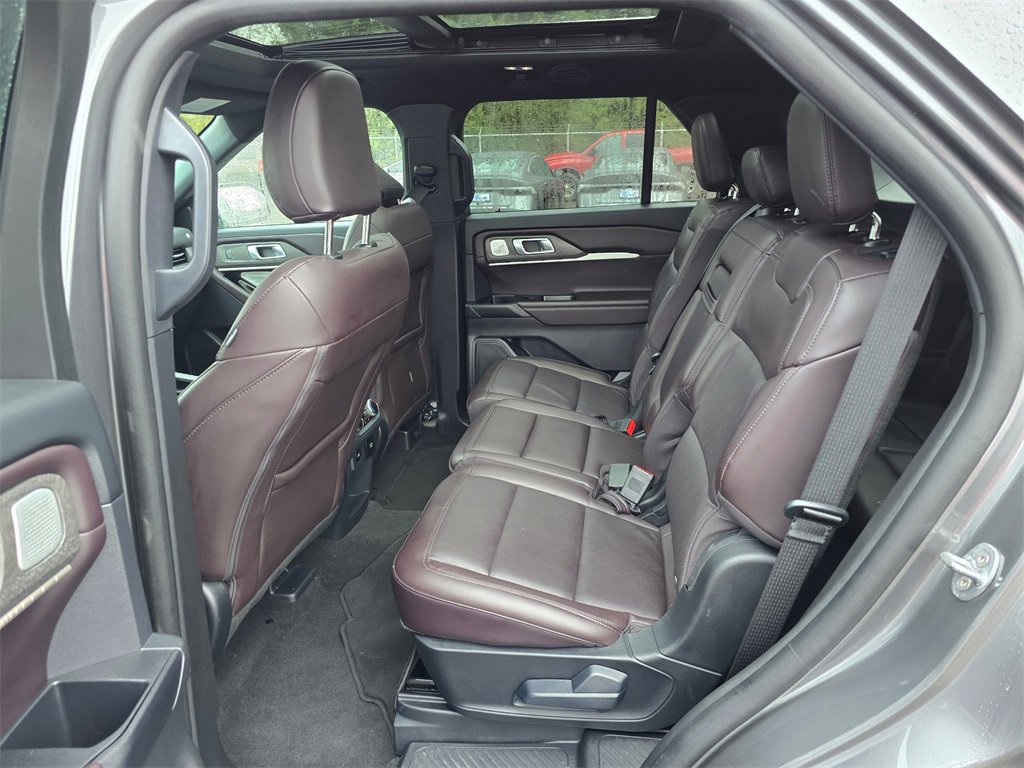 Used 2025 Ford Explorer Platinum image 16