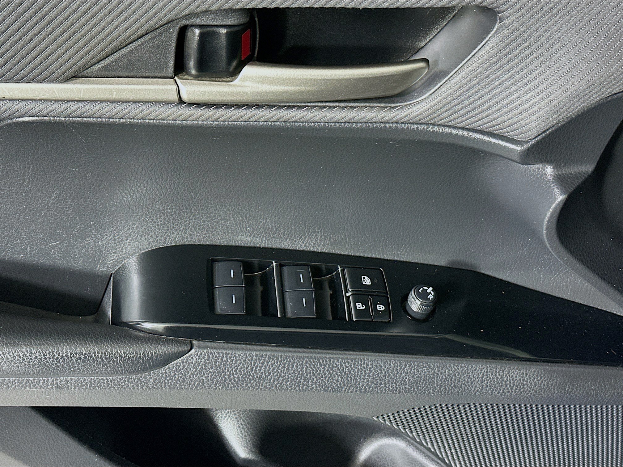 Used 2025 Toyota Camry SE w/ Convenience Package FWD image 14