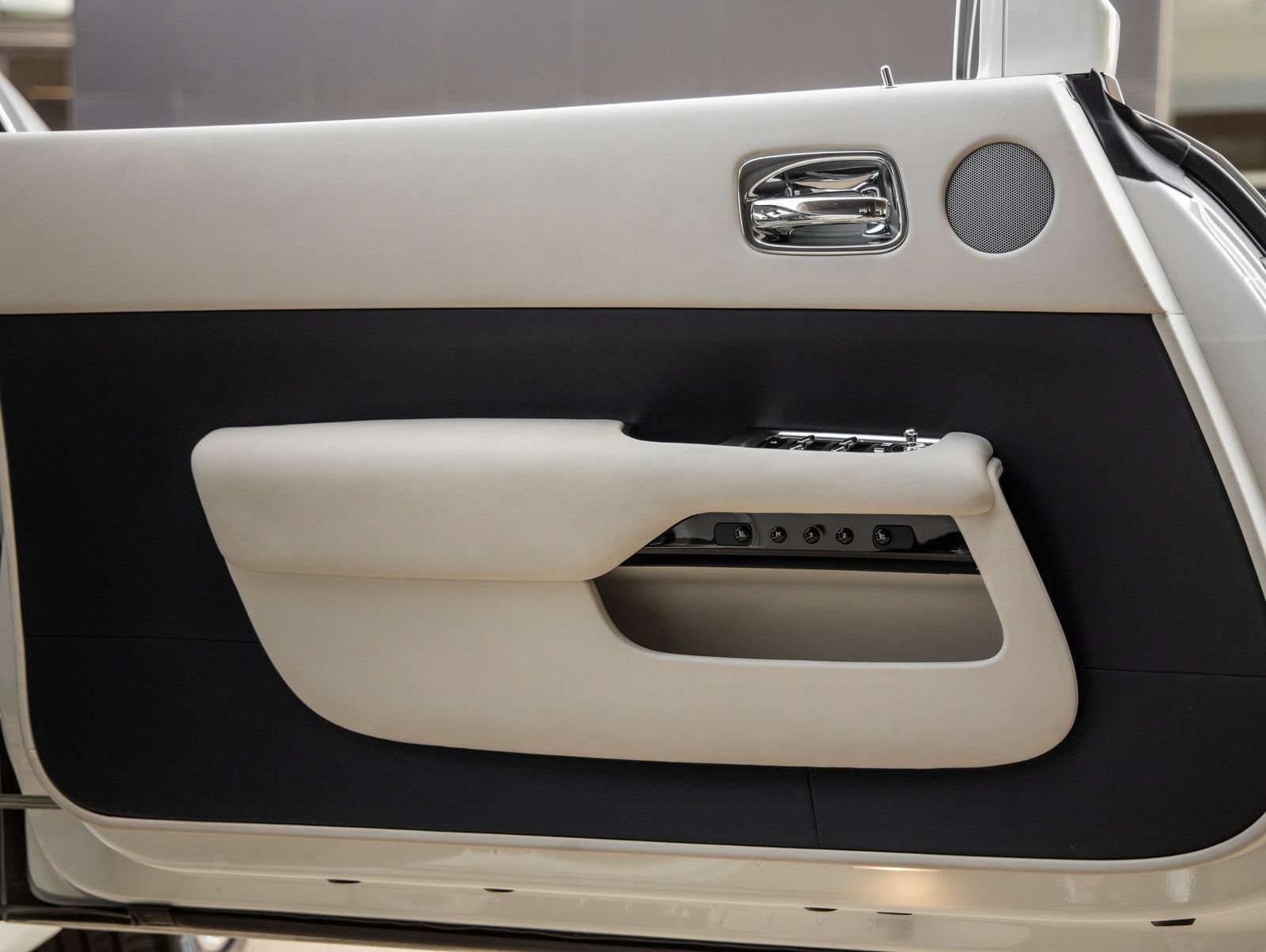 Used 2018 Rolls-Royce Wraith RWD image 24