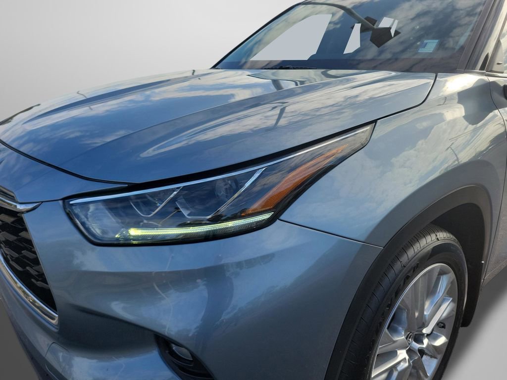 Used 2022 Toyota Highlander Limited image 9