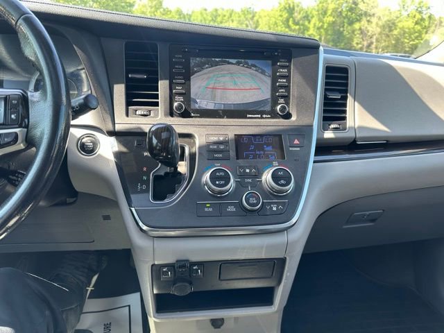 Used 2019 Toyota Sienna XLE w/ XLE Navigation Package FWD image 21