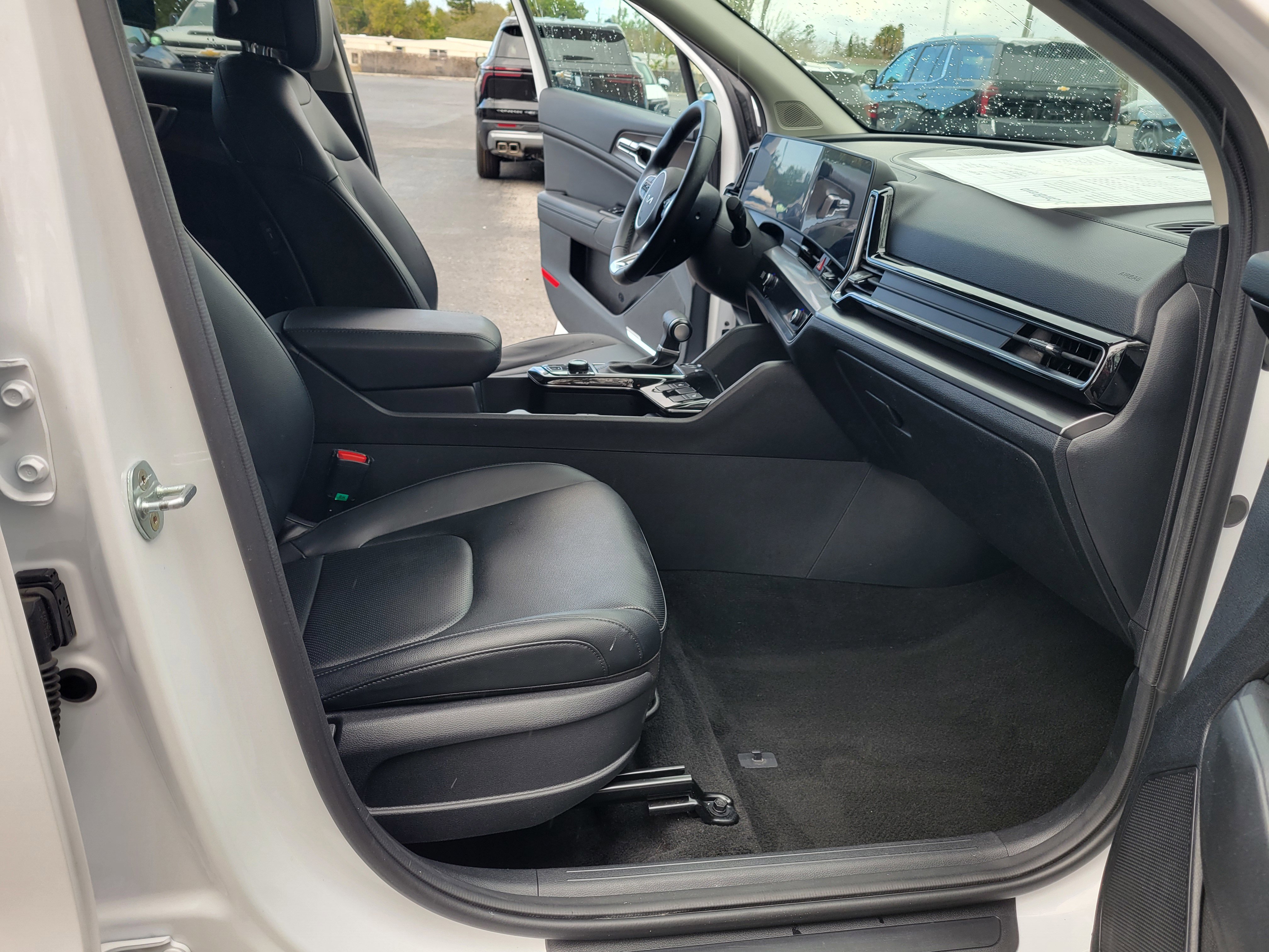 Used 2023 Kia Sportage EX image 27