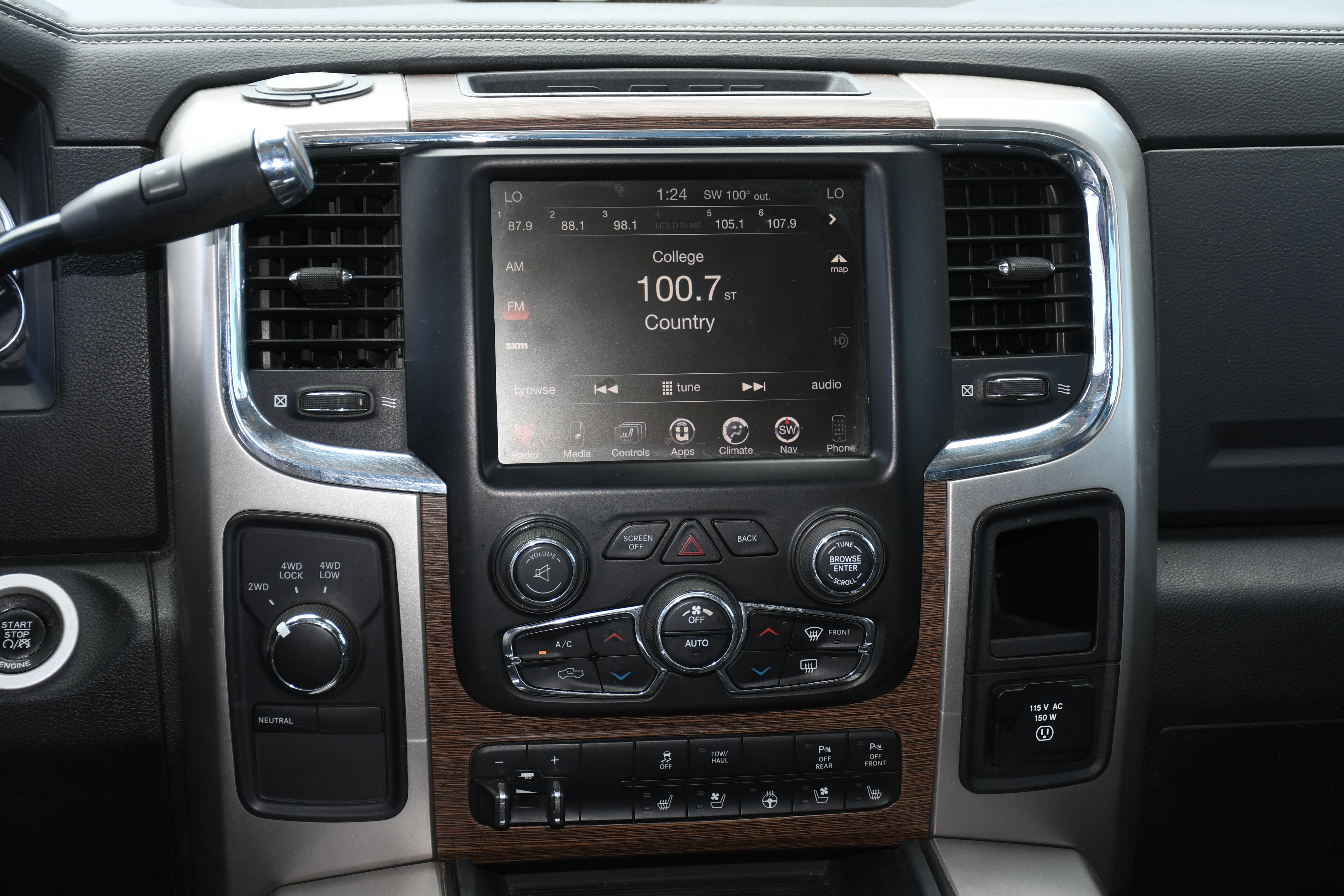 Used 2016 RAM 2500 Laramie w/ Sport Appearance Group AWD/4WD image 18