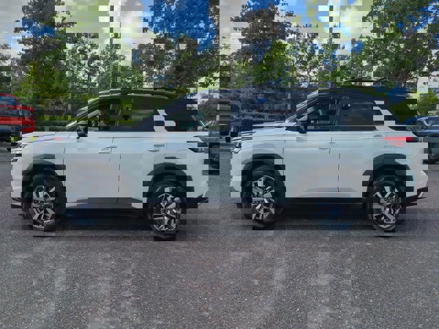 Used 2023 Nissan Pathfinder SL w/ Black Appearance Package image 7