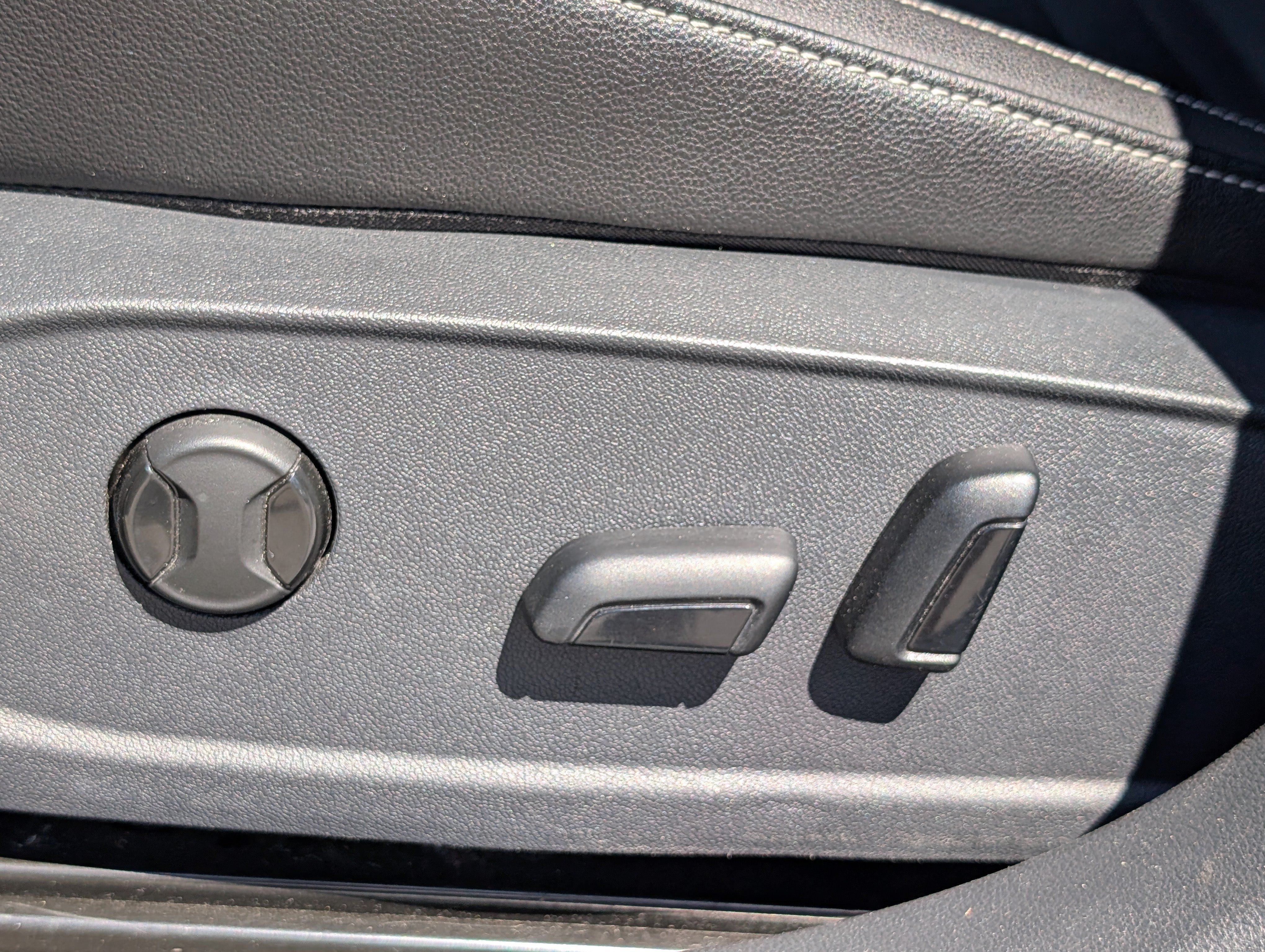 Used 2024 Volkswagen Jetta SE FWD image 17