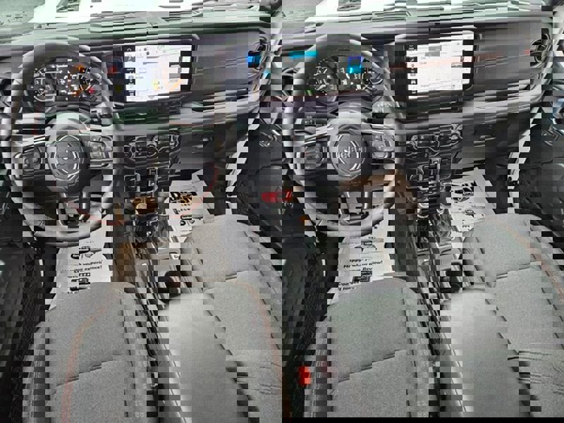 Used 2024 Jeep Wrangler Unlimited Rubicon w/ Technology Group image 10