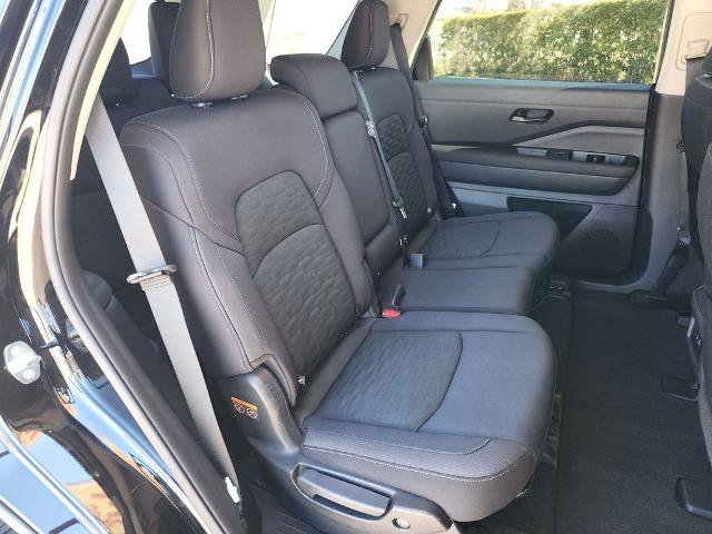 Certified 2025 Nissan Pathfinder SV image 15