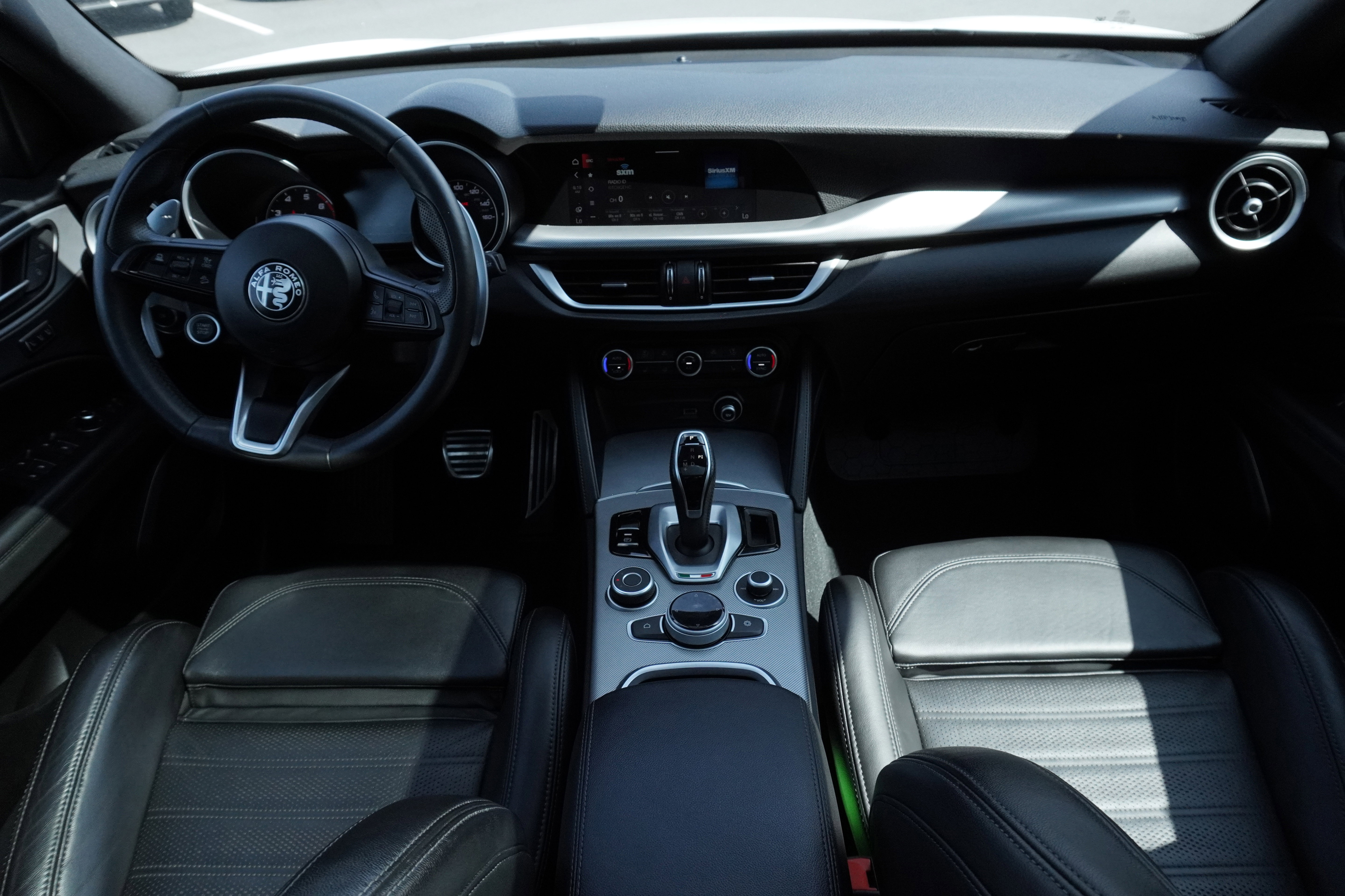 Used 2023 Alfa Romeo Stelvio Veloce image 2