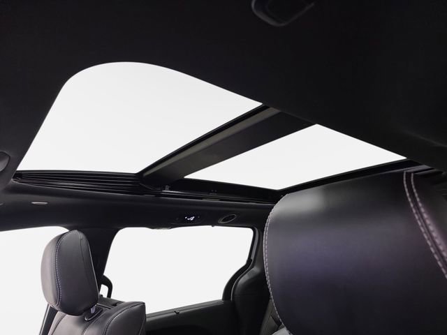 Used 2023 Chrysler Pacifica Touring-L w/ Uconnect Theater Family Group image 29