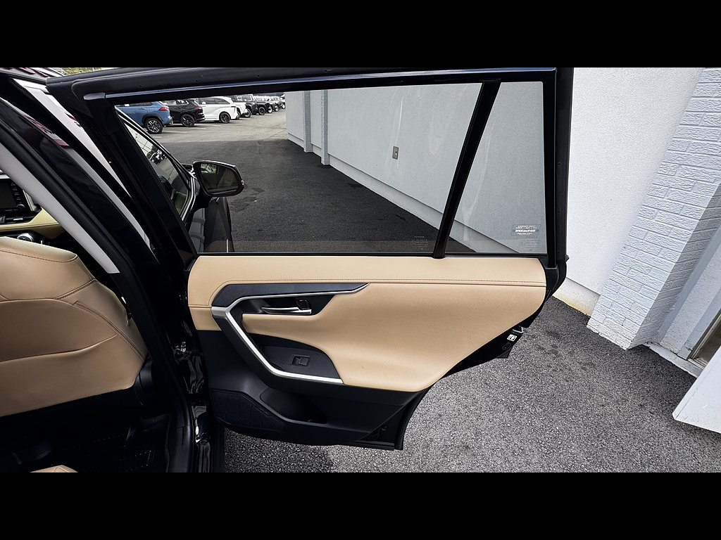 Used 2019 Toyota RAV4 Limited w/ Carpet Mat Package AWD/4WD image 26