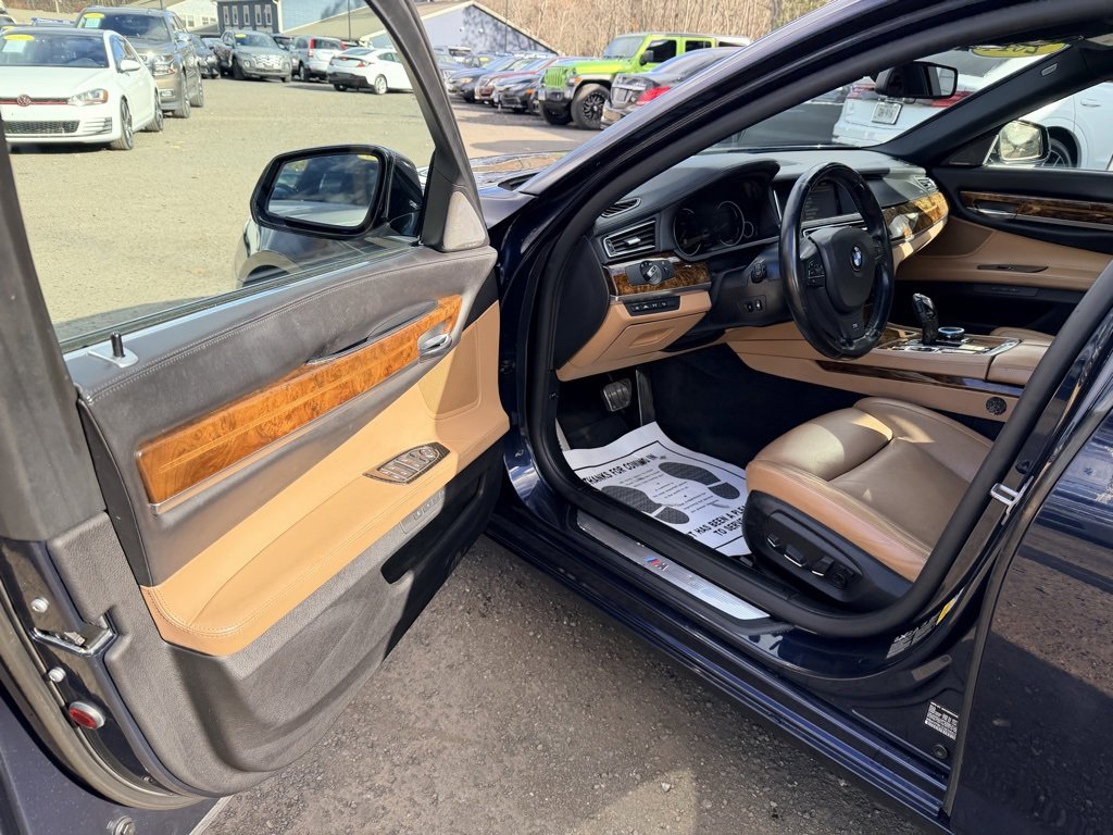 Used 2014 BMW 750Li xDrive image 14