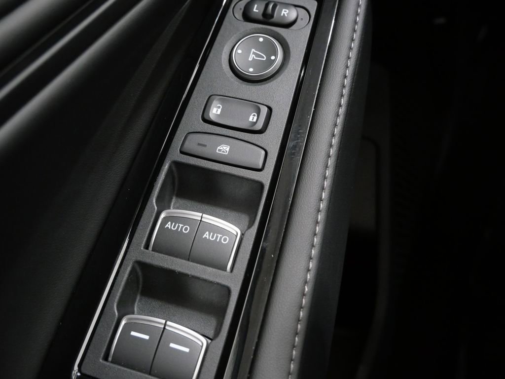 Used 2024 Honda Accord Touring image 11