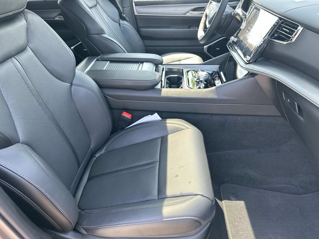New 2026 Jeep Grand Wagoneer Limited AWD/4WD image 14
