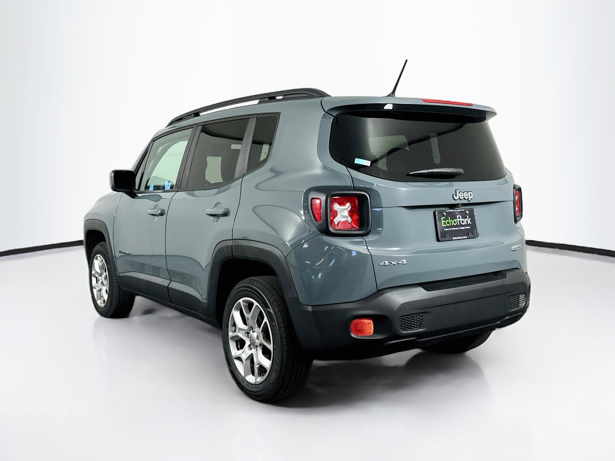 Used 2017 Jeep Renegade Latitude AWD/4WD image 5