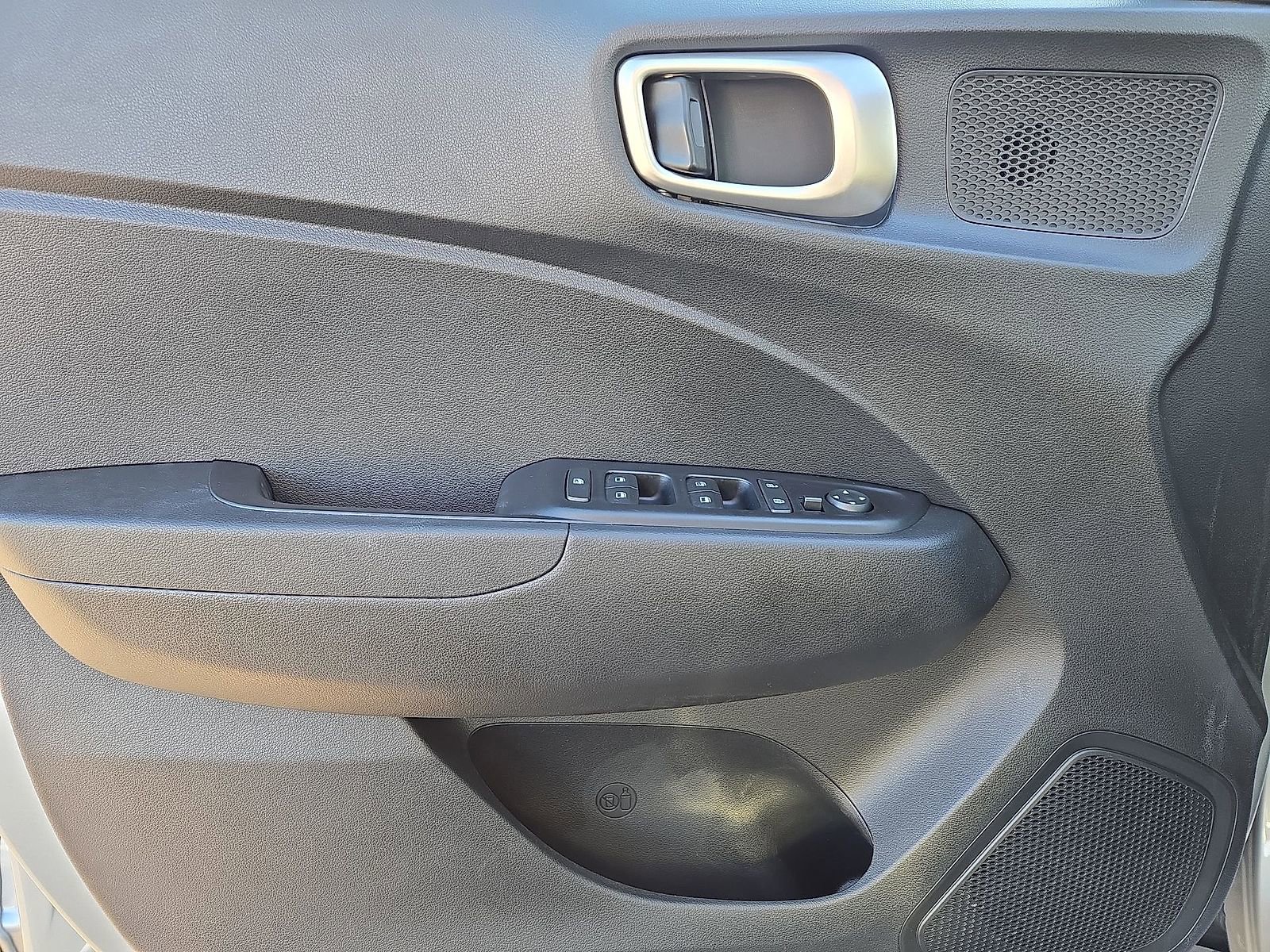 Certified 2022 Hyundai Venue SEL image 16