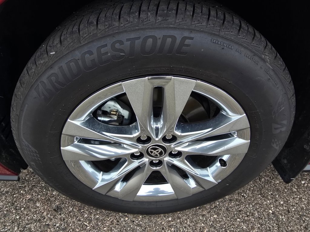 Used 2026 Toyota Sienna Limited image 9