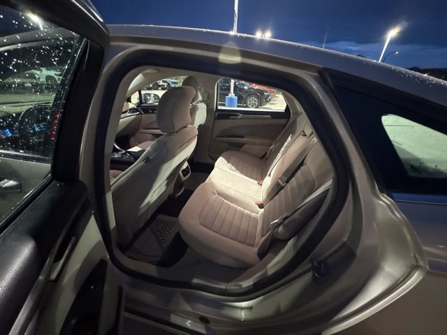 Used 2019 Ford Fusion SE FWD image 11