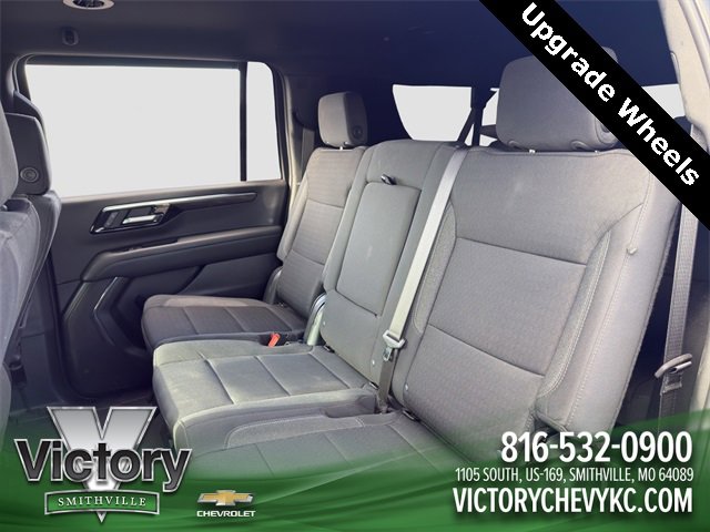 Used 2025 Chevrolet Suburban LS image 26