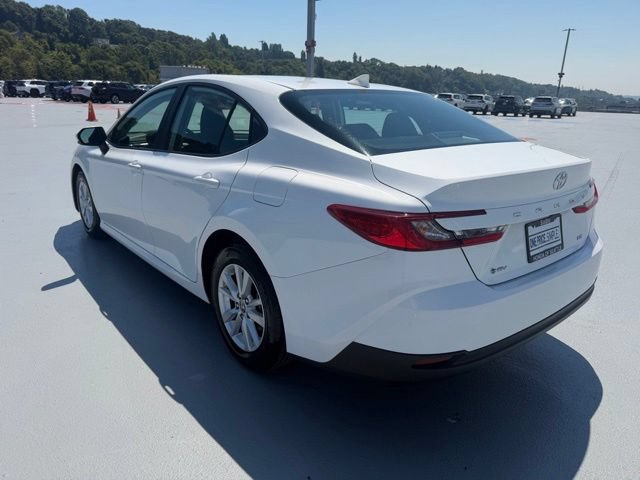 Used 2025 Toyota Camry LE FWD image 5