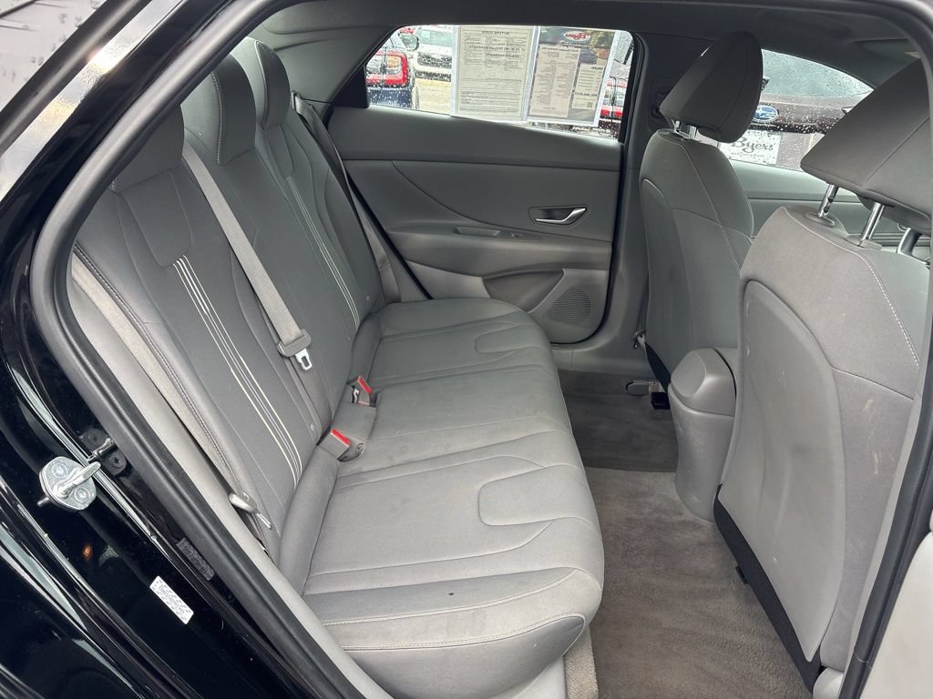 Used 2023 Hyundai Elantra SEL w/ Convenience Package FWD image 11