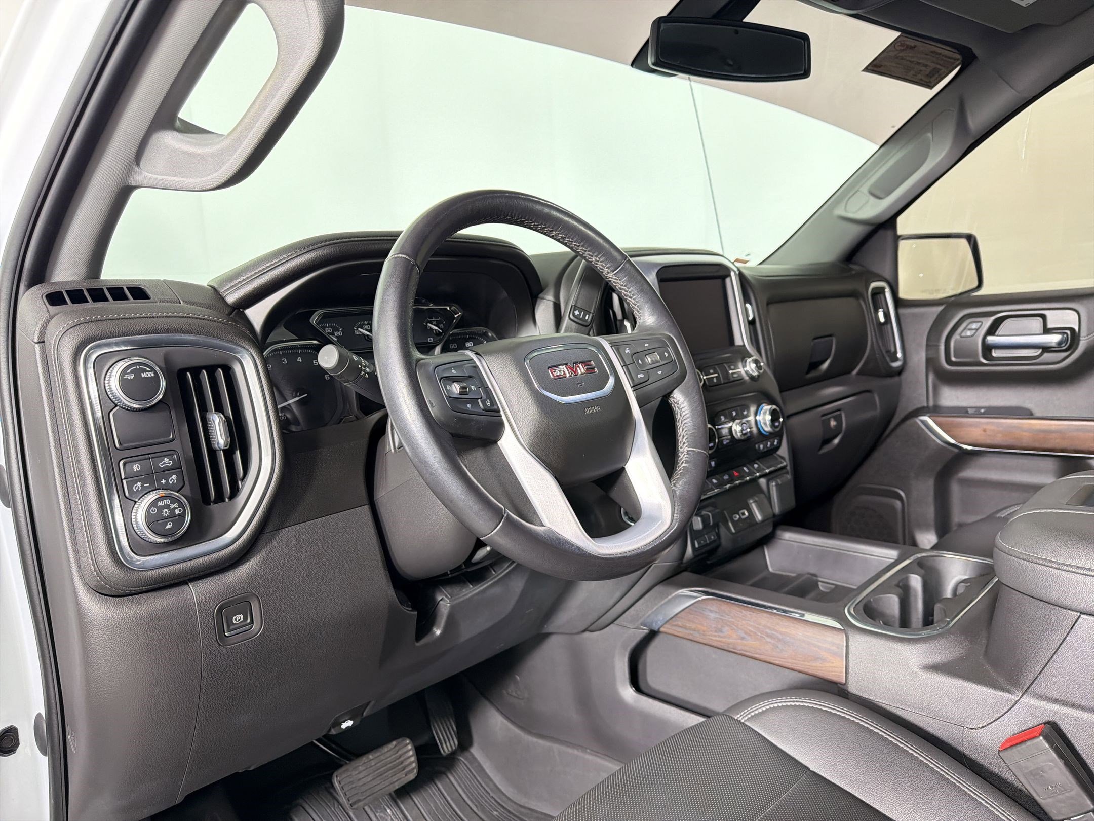 Used 2021 GMC Sierra 1500 SLT w/ SLT Premium Package image 3