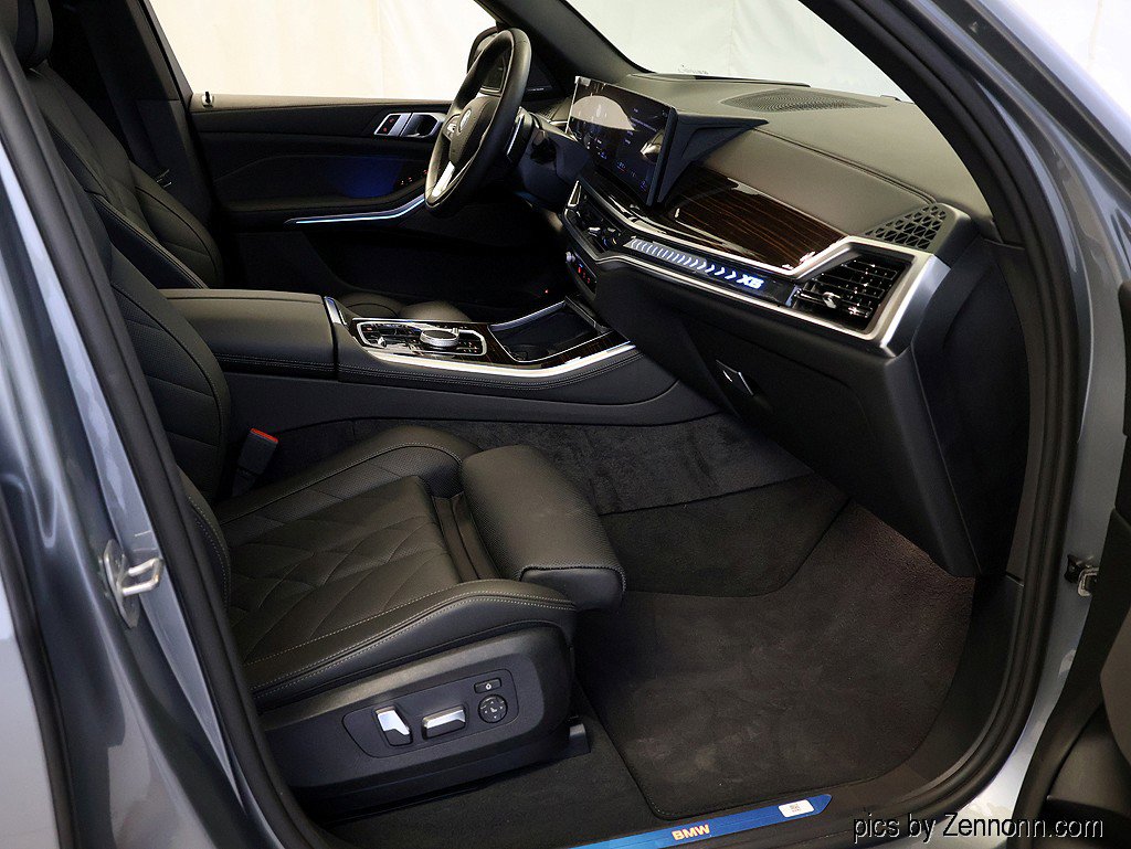 Used 2025 BMW X5 xDrive50e w/ Premium Package image 35