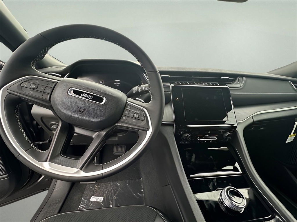 New 2025 Jeep Grand Cherokee Altitude image 24