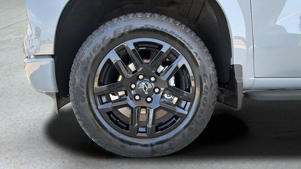 Used 2025 Chevrolet Silverado 1500 RST AWD/4WD image 25