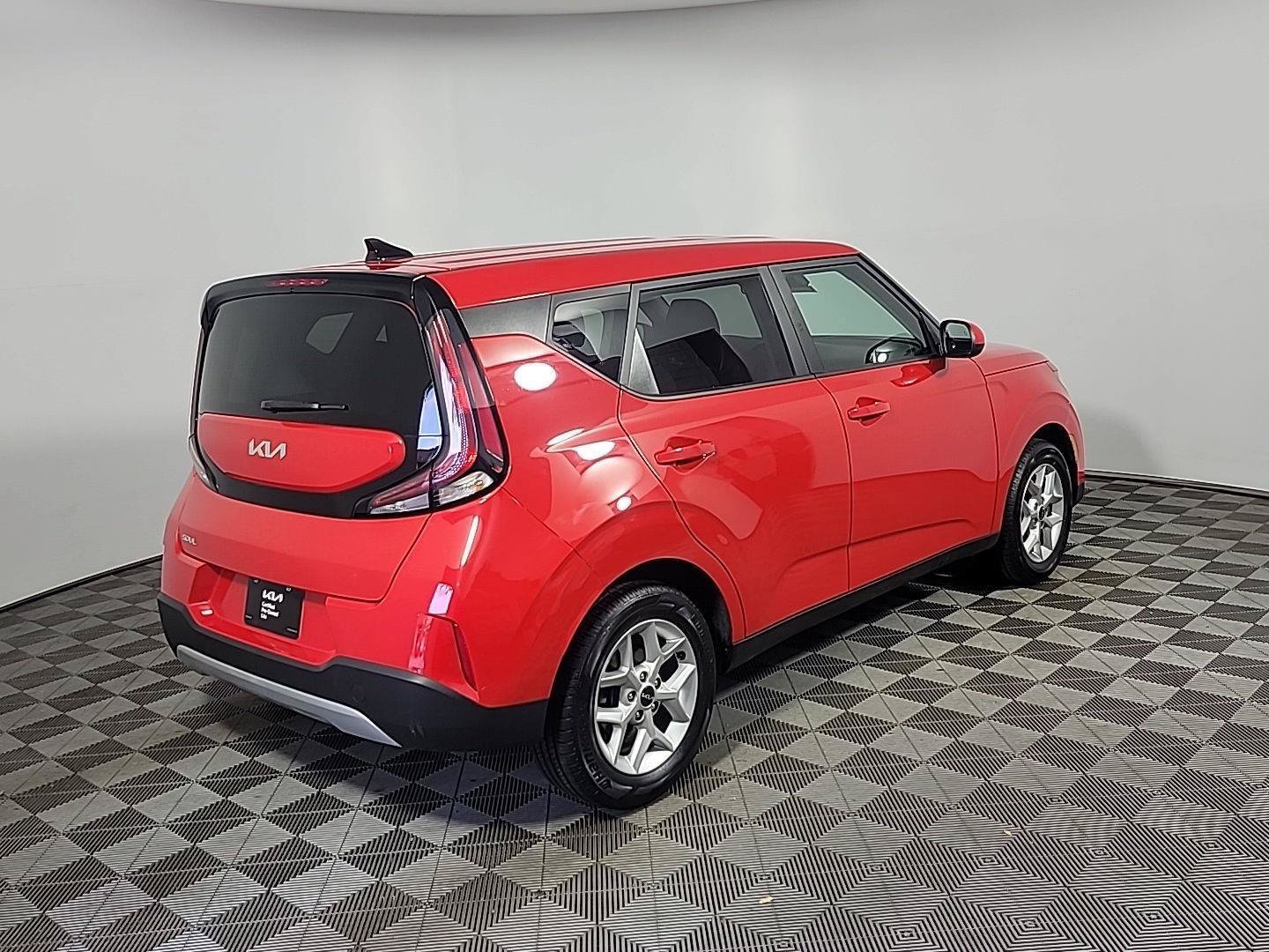 Certified 2023 Kia Soul LX w/ LX Technology Package FWD image 4