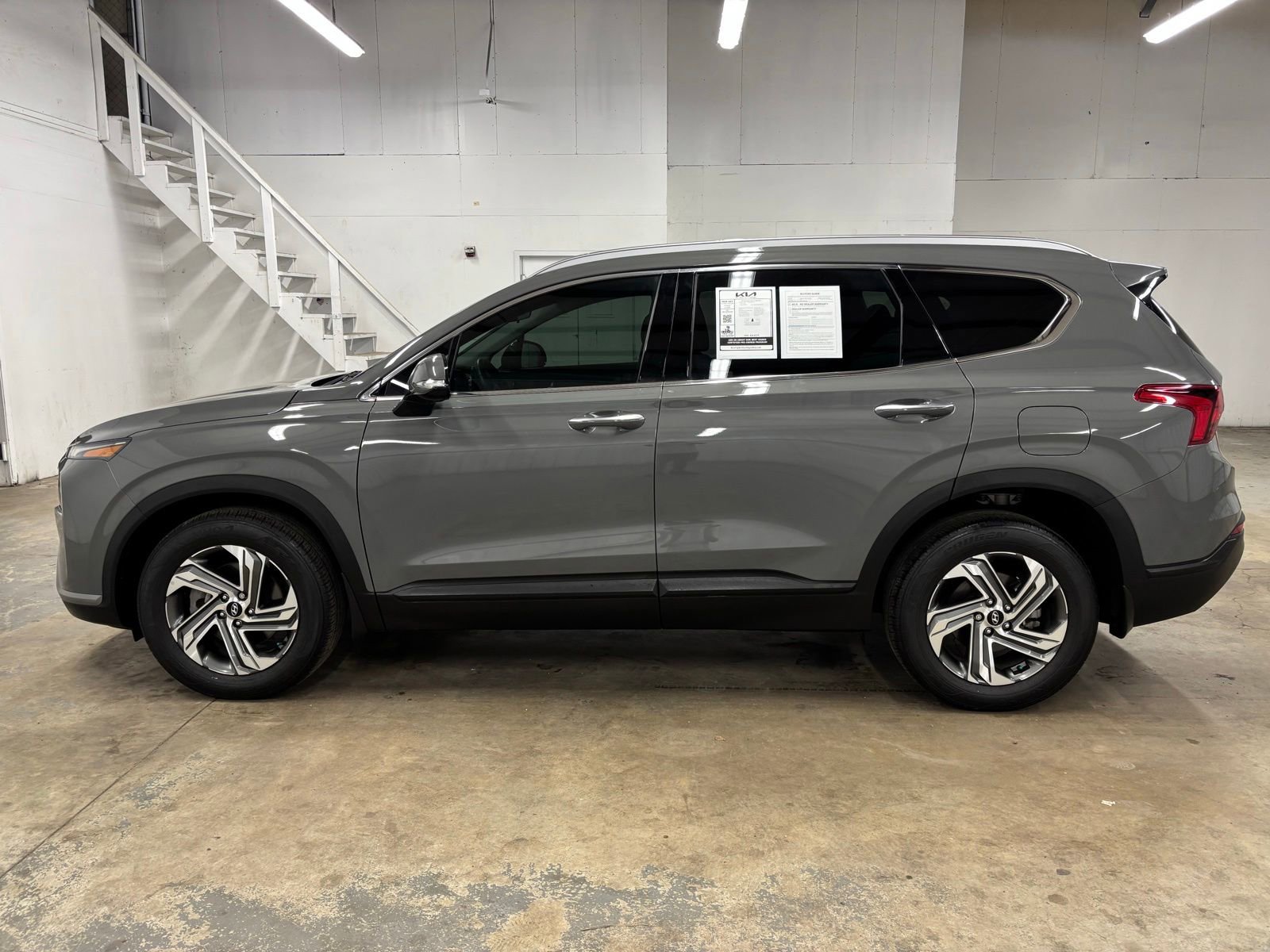 Used 2023 Hyundai Santa Fe SEL FWD image 4